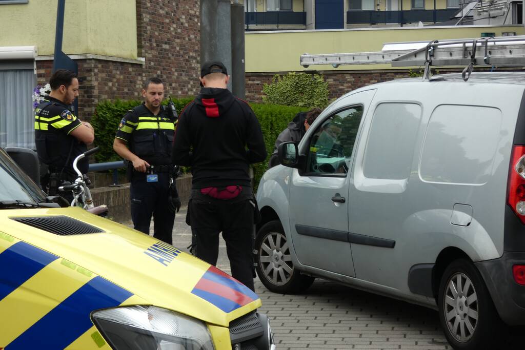 Fietser gewond bij botsing met bestelbus
