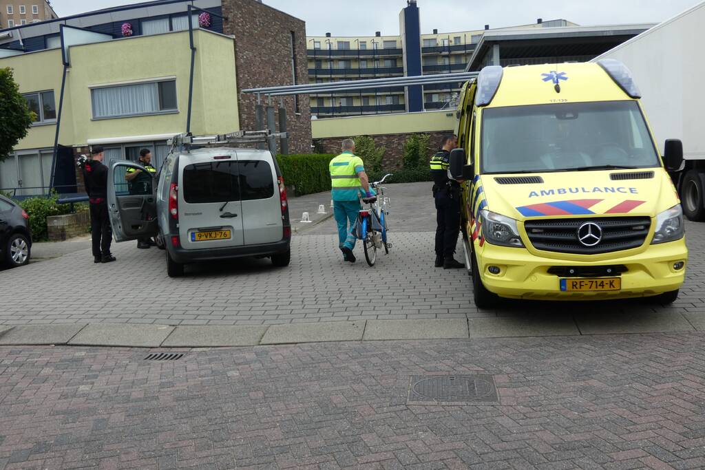 Fietser gewond bij botsing met bestelbus