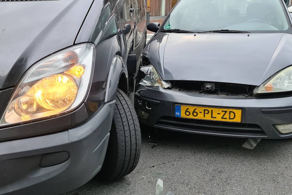 Schade door ongeval tussen twee voertuigen