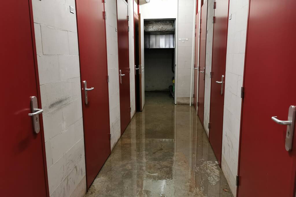 Brandweer repareert tijdelijk waterlekkage