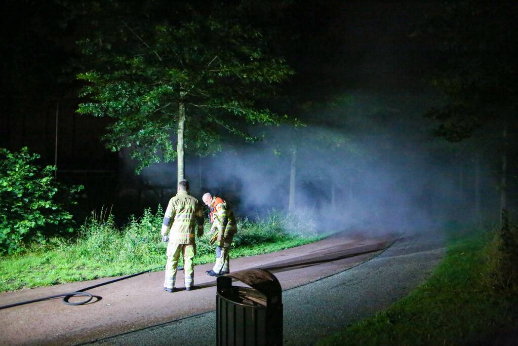 Brandweer blust brand in huisje van softbal vereniging Quick