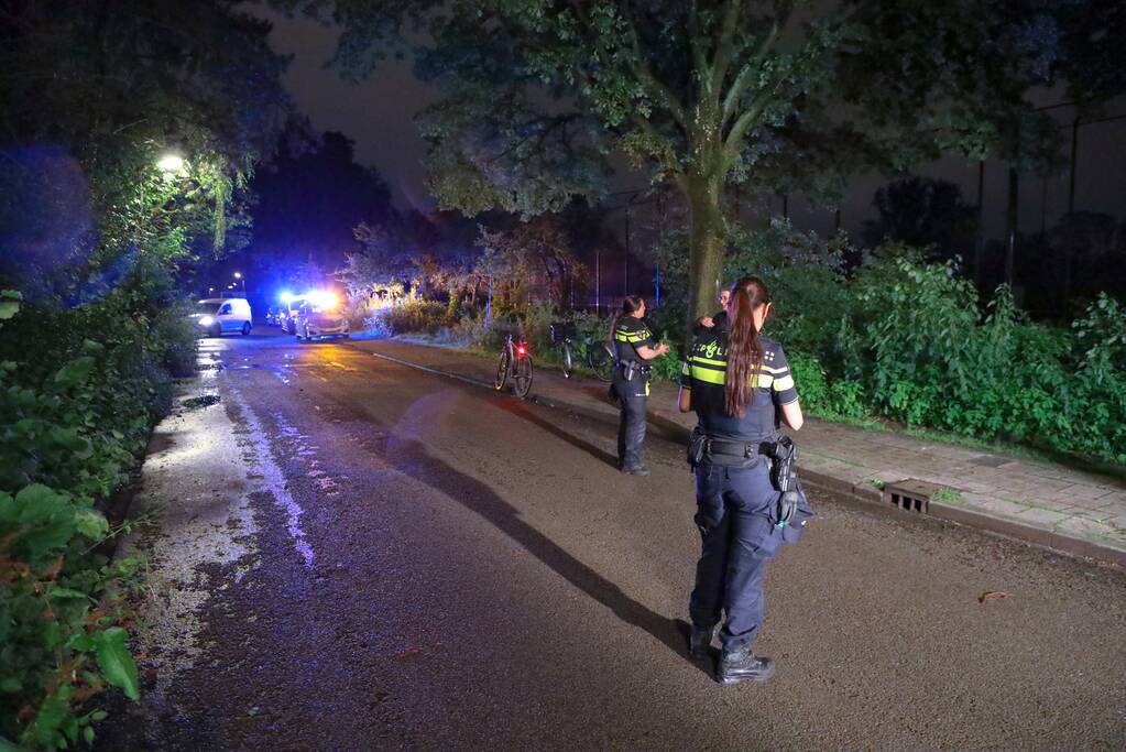 Brandweer blust brand in huisje van softbal vereniging Quick