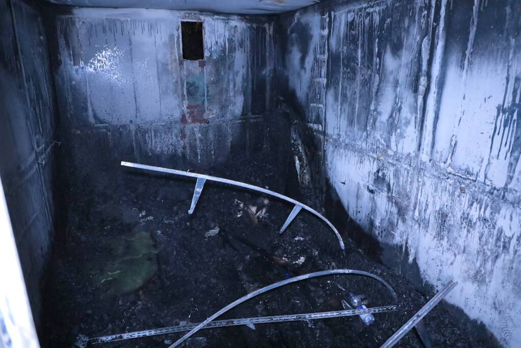 Brandweer blust brand in huisje van softbal vereniging Quick