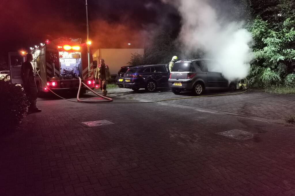 Auto door brand verwoest