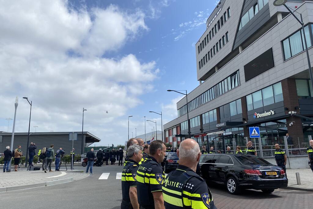 Honderden agenten bewijzen laatste eer aan overleden motoragent