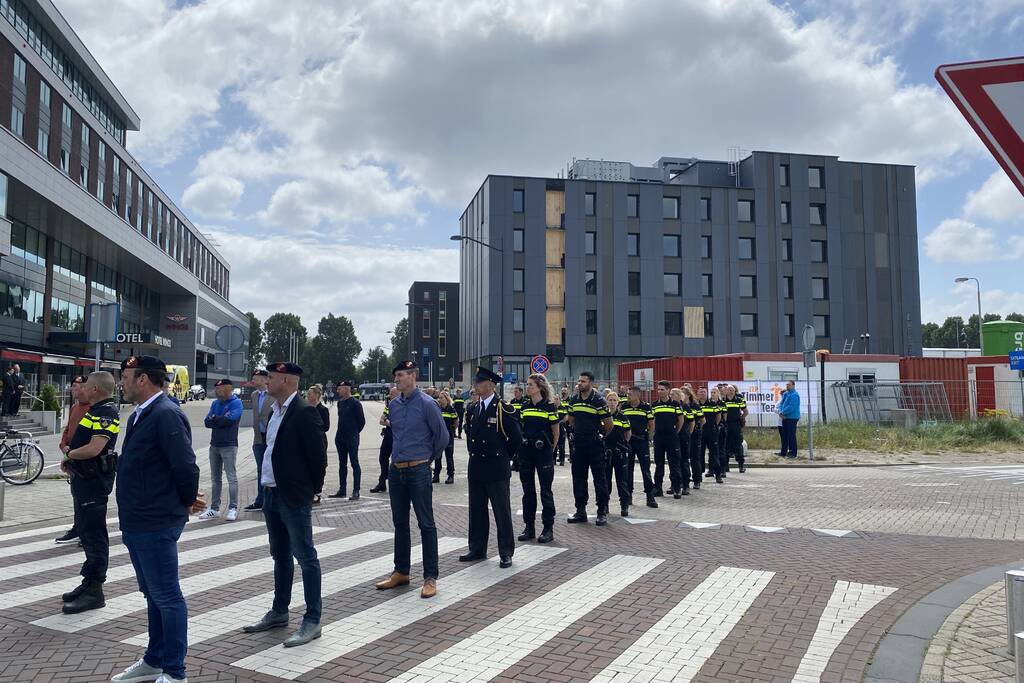 Honderden agenten bewijzen laatste eer aan overleden motoragent