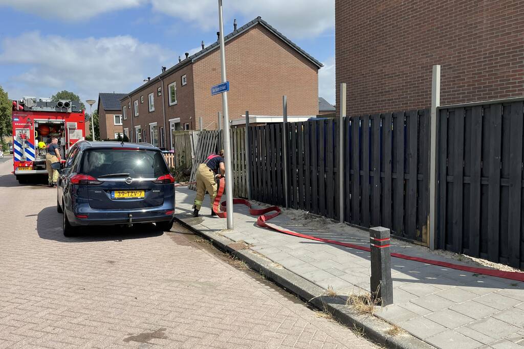 Schutting in achtertuin beschadigd door brand