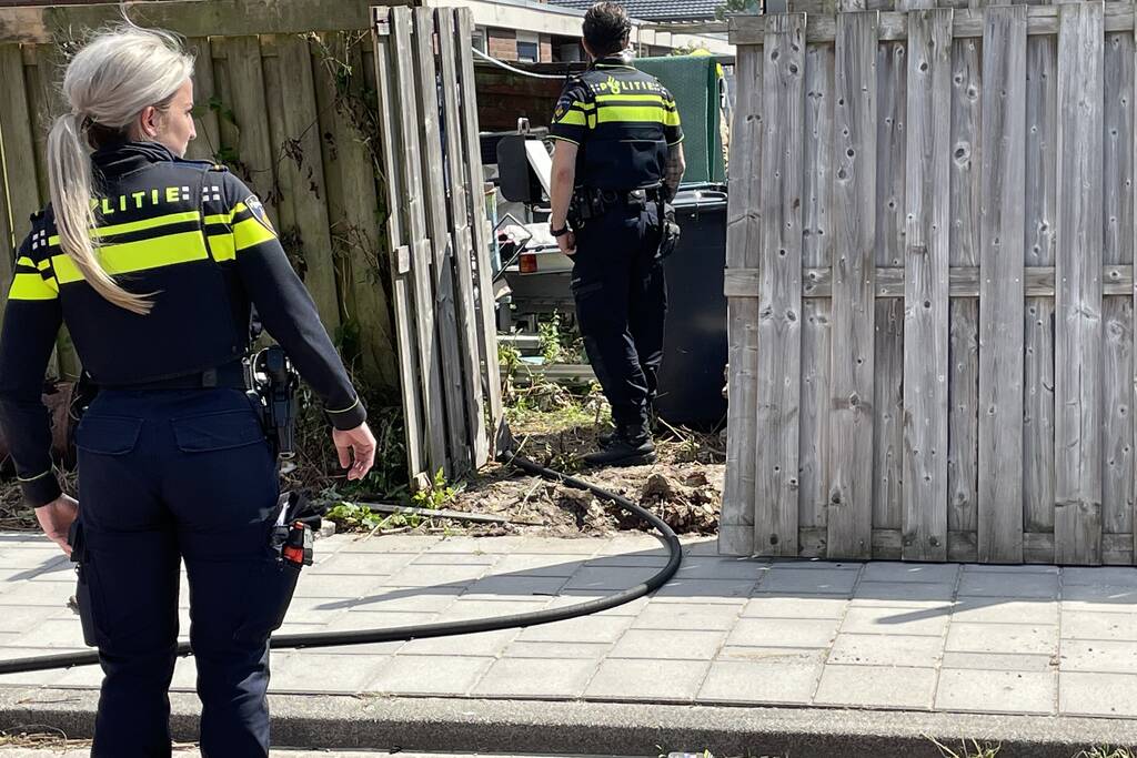 Schutting in achtertuin beschadigd door brand