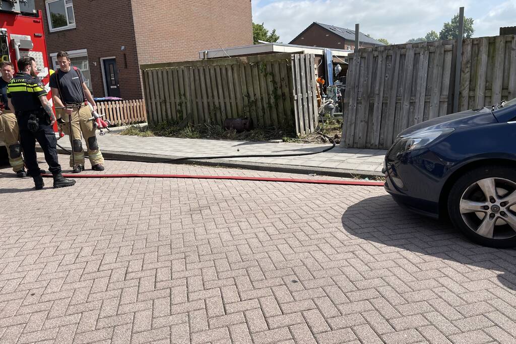 Schutting in achtertuin beschadigd door brand