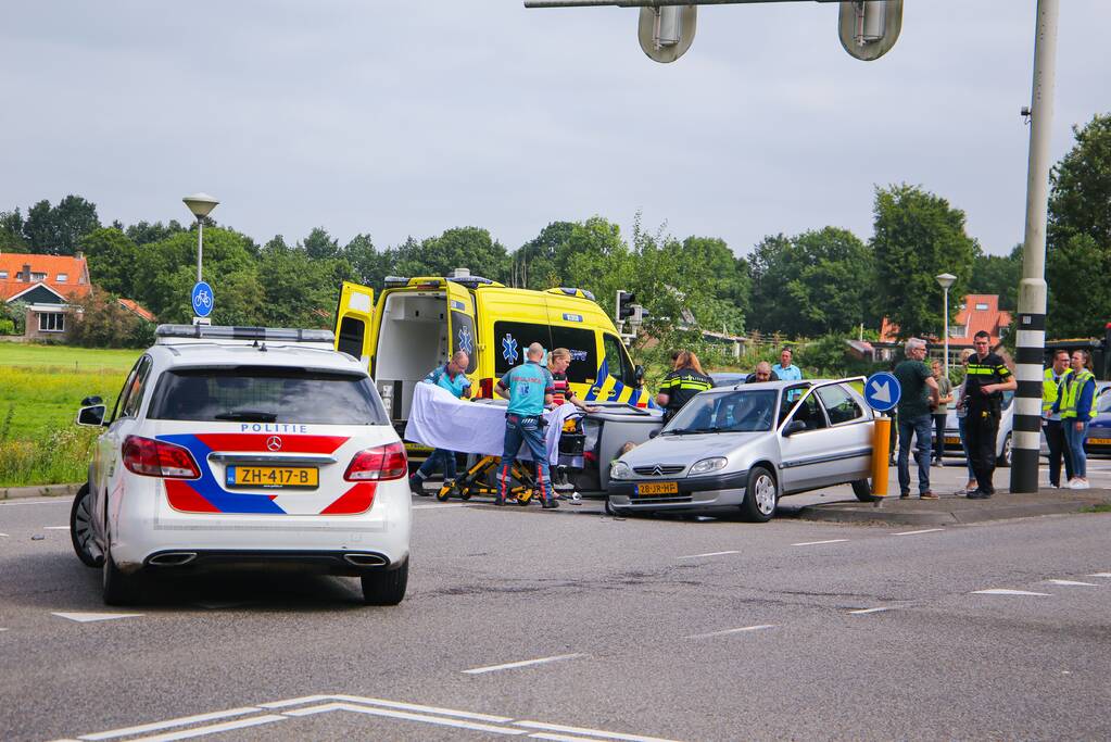 Canta 45-km brommobiel botst met personenwagen