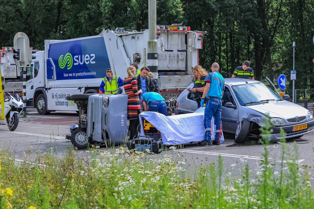 Canta 45-km brommobiel botst met personenwagen