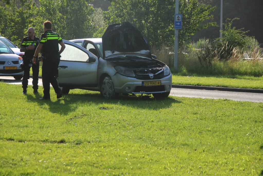 Auto zwaar beschadigd door brand