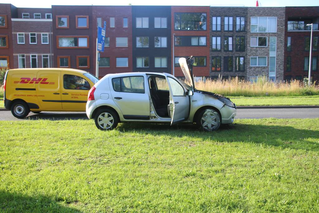 Auto zwaar beschadigd door brand