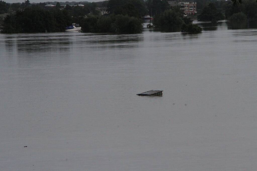 Overstromingen door stijgend water in de maas