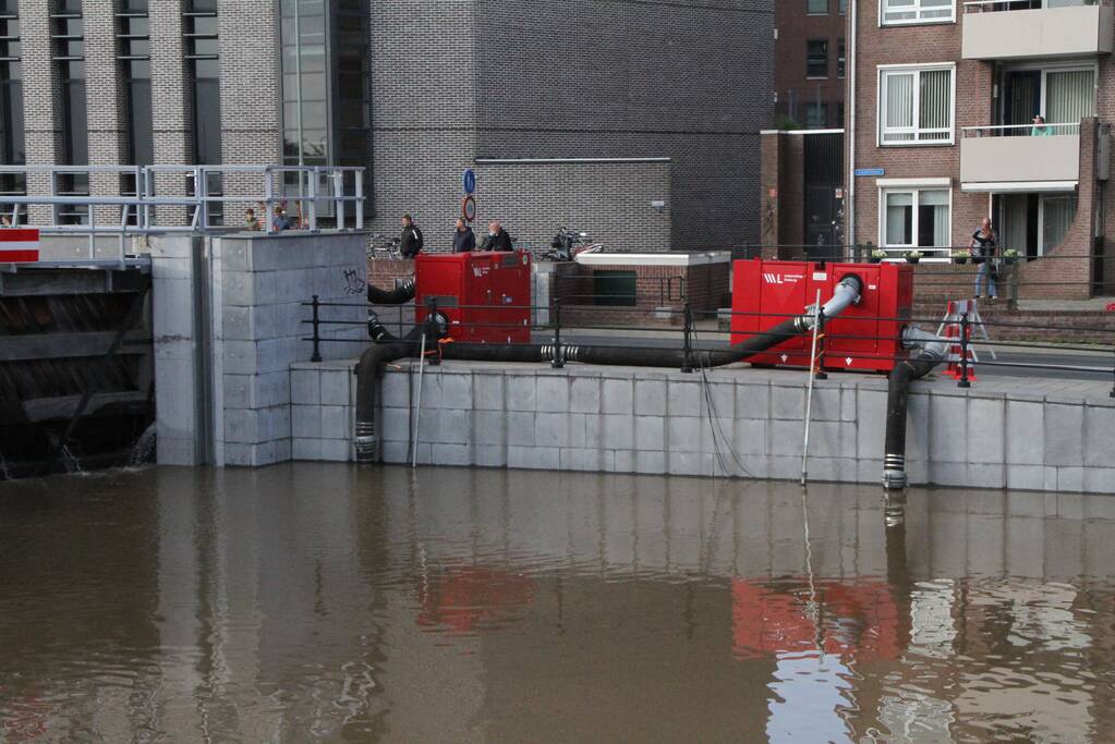 Overstromingen door stijgend water in de maas