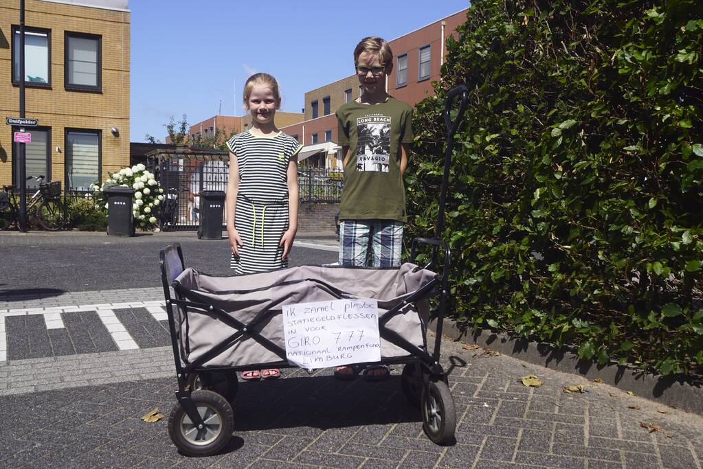 Niels (10) en Mirte (7) halen geld op voor Limburg
