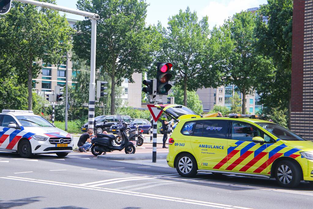 Scooterrijders botsen op fietspad