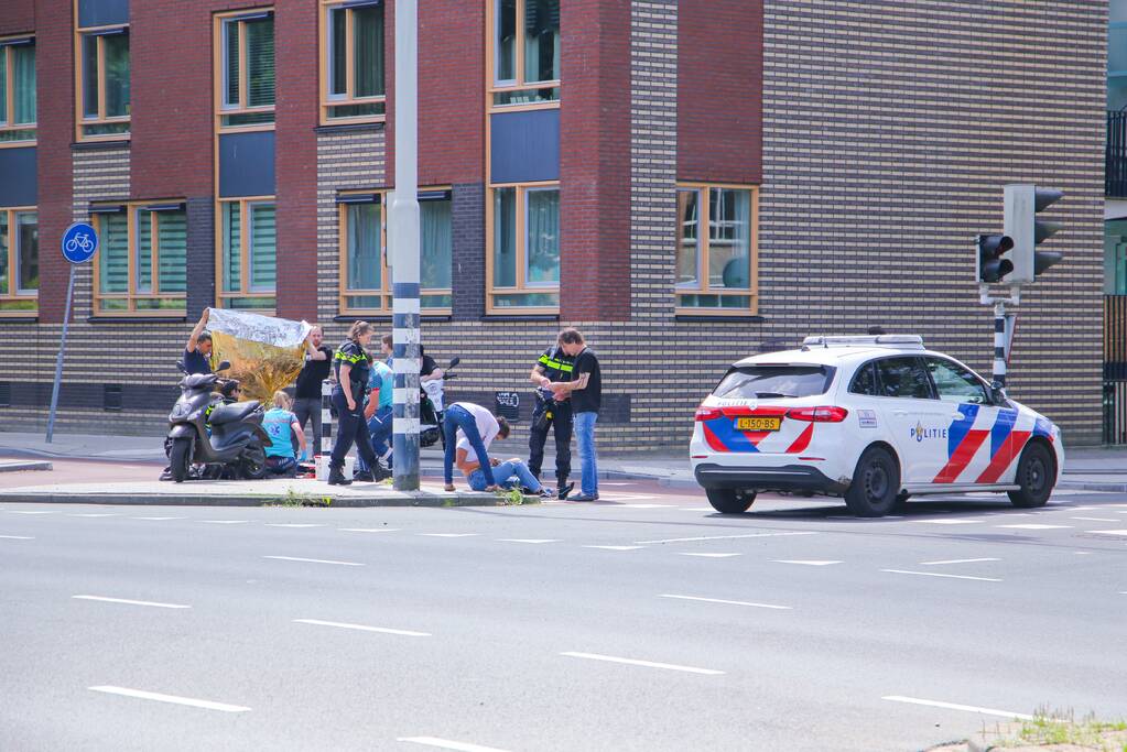 Scooterrijders botsen op fietspad