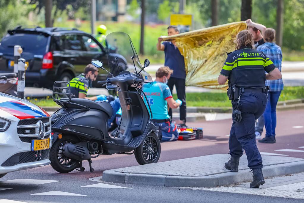 Scooterrijders botsen op fietspad