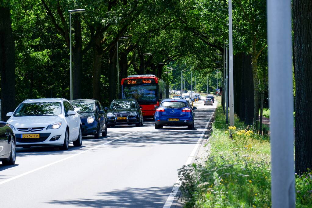Flinke file door aanrijding met fietser