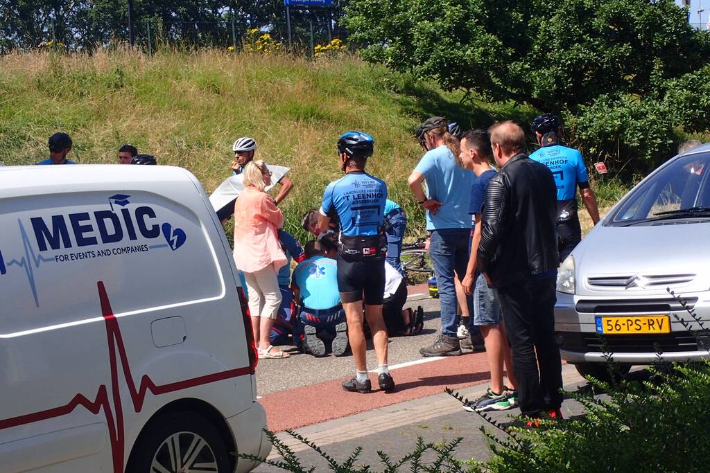 Wielrennen ernstig gewond na val