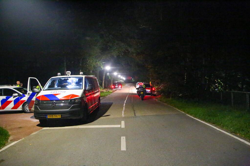 Politie zoekt naar vermist minderjarig meisje in bos