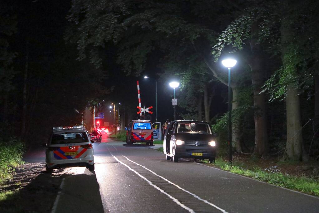 Politie zoekt naar vermist minderjarig meisje in bos