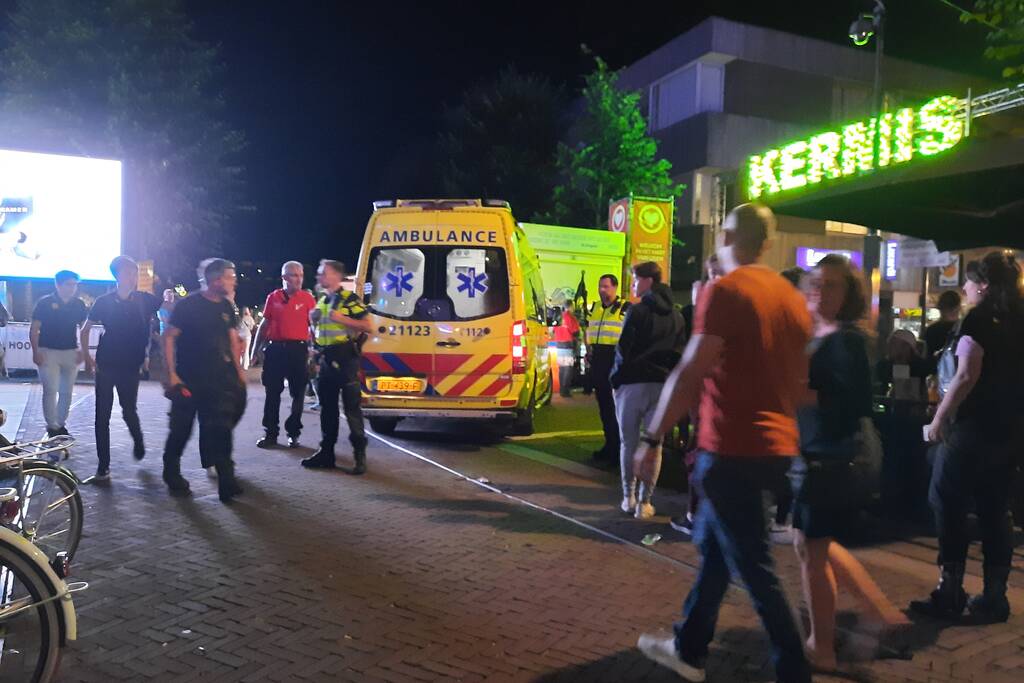 Persoon bewusteloos op kermisterrein