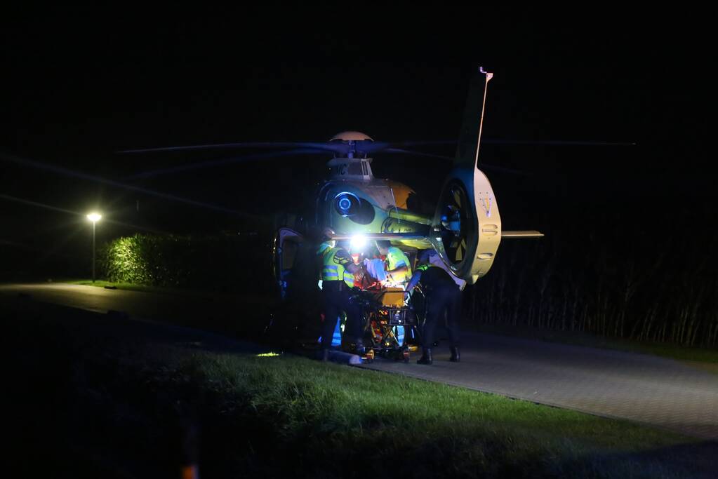 Meerdere gewonden bij botsing tegen boom