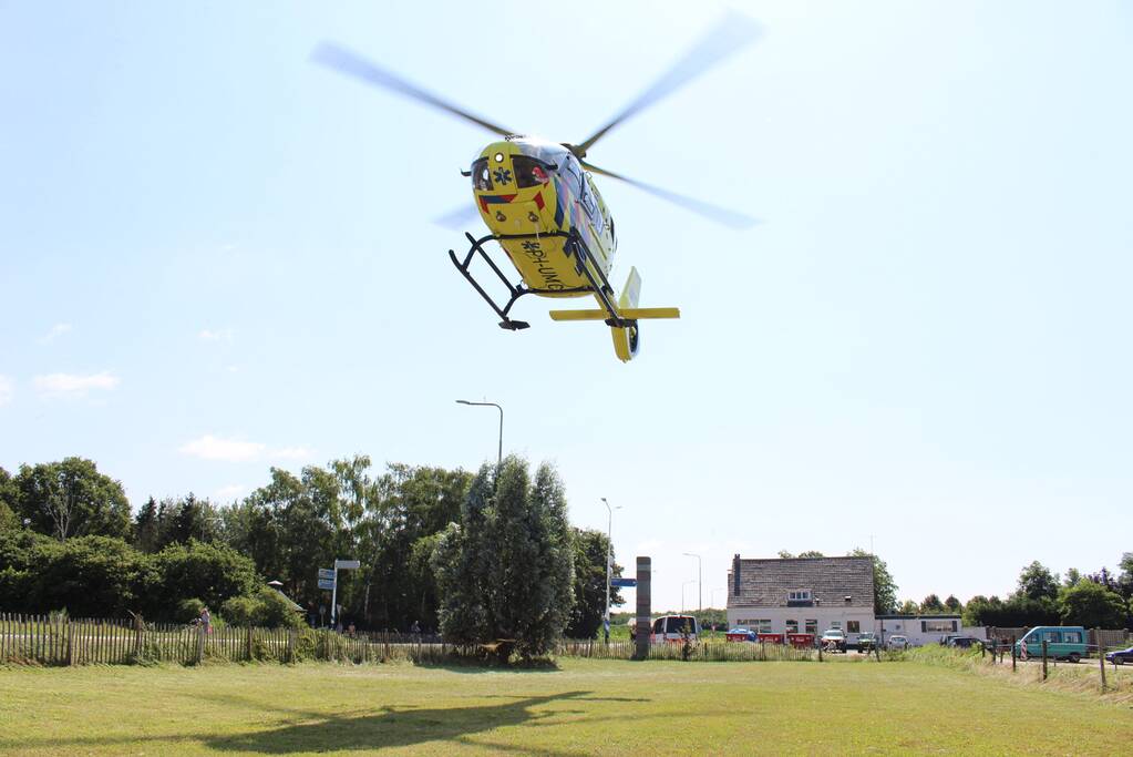 Persoon te water bij overstromingen