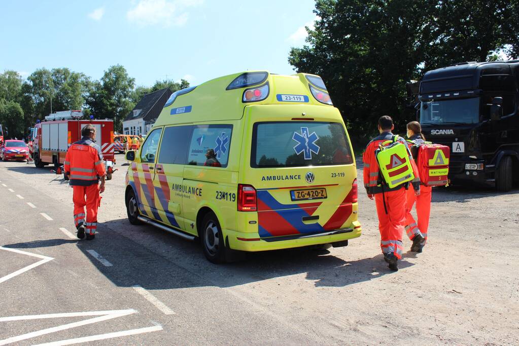 Persoon te water bij overstromingen