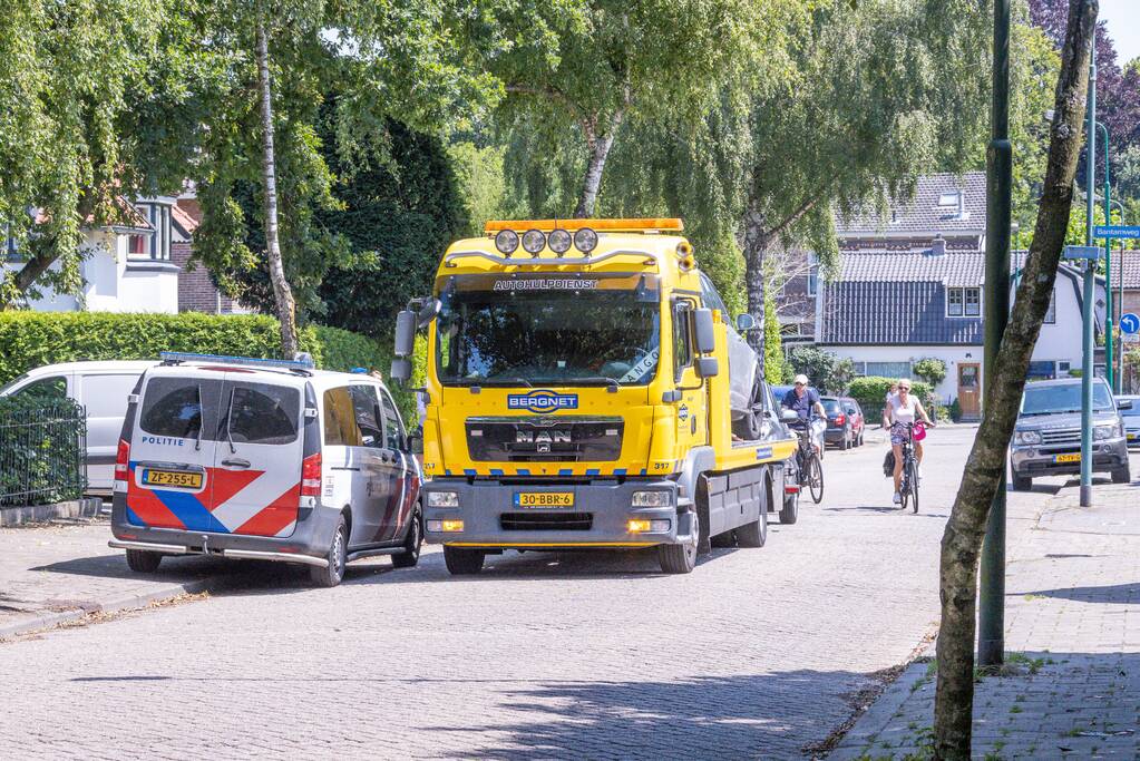 Auto's botsen op kruising