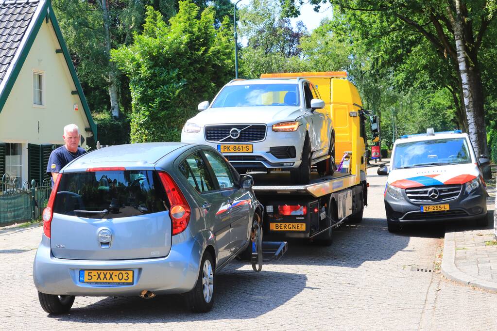 Auto's botsen op kruising