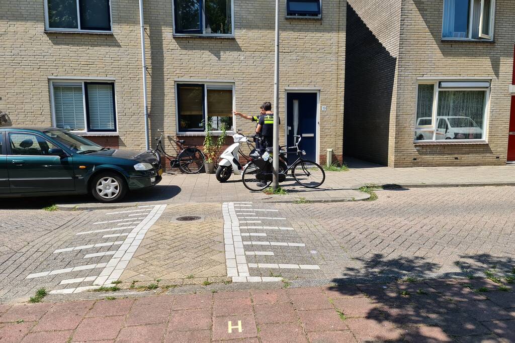 Scooterrijder slaat op de vlucht