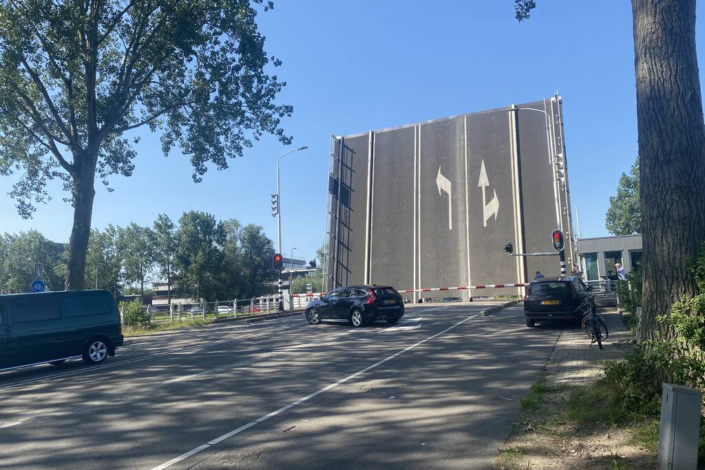 Geen verkeer mogelijk door kapotte brug