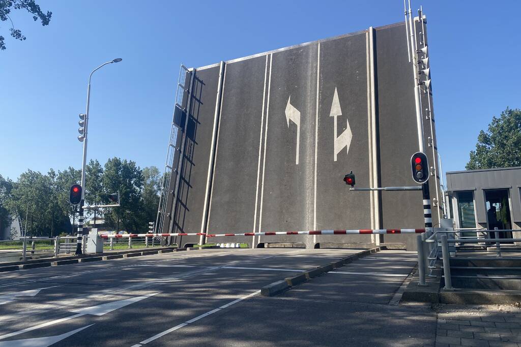 Geen verkeer mogelijk door kapotte brug