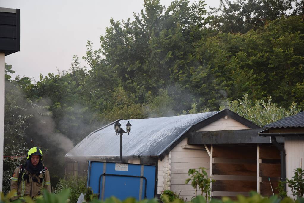 Schuur volledig in brand door accu e-bike