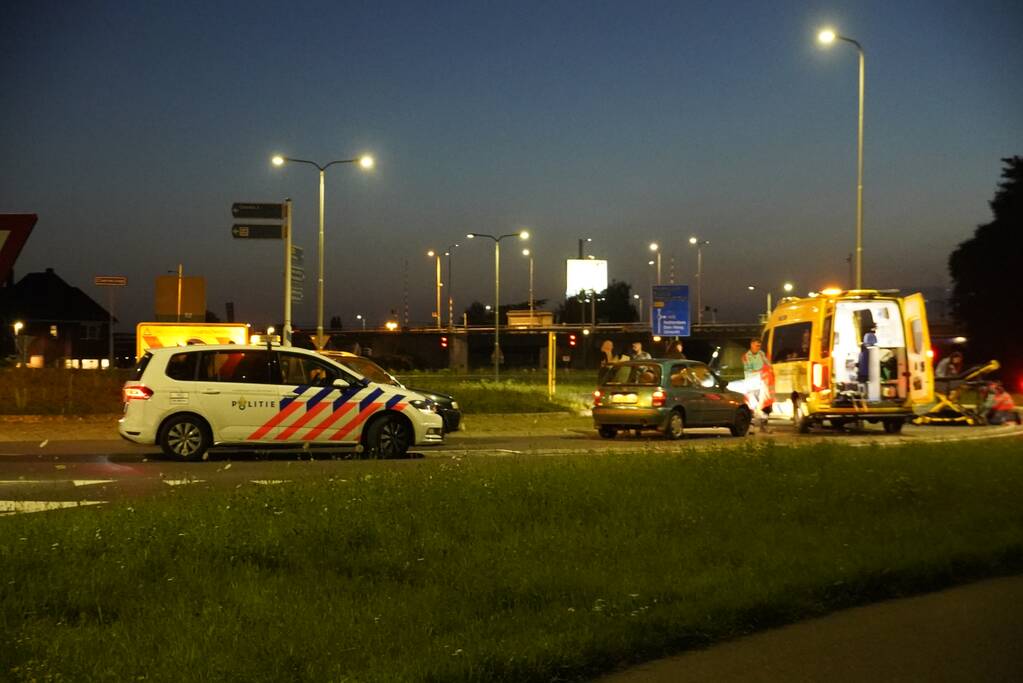 Scooterrijder gewond op rotonde