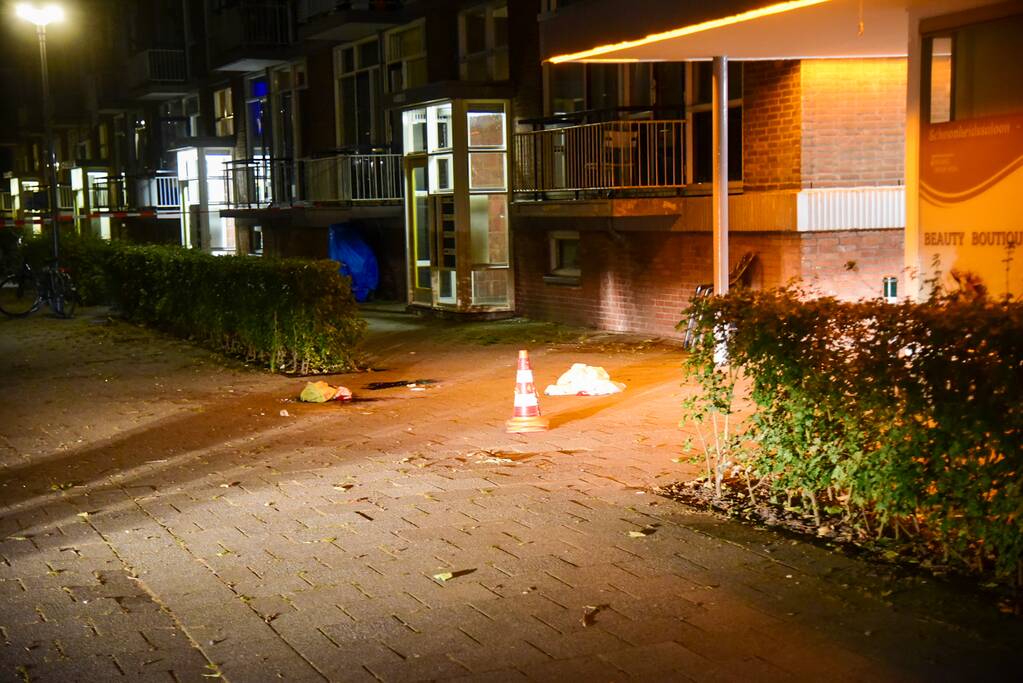 Man zwaargewond na schietpartij op straat