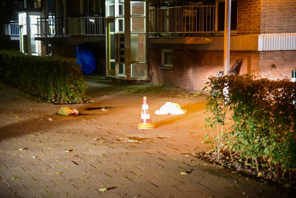 Man zwaargewond na schietpartij op straat