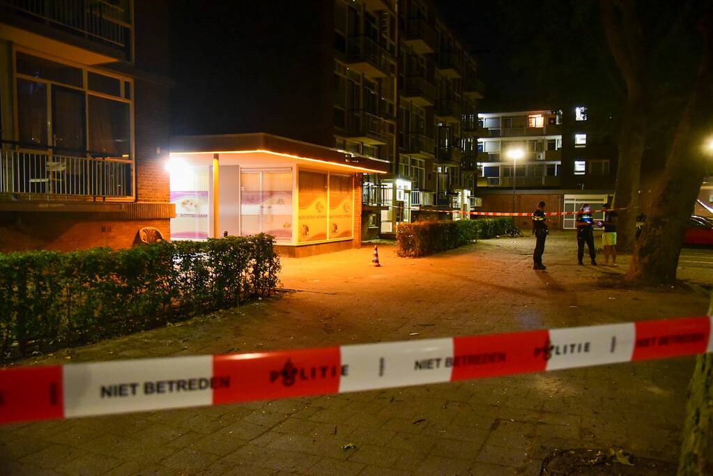 Man zwaargewond na schietpartij op straat