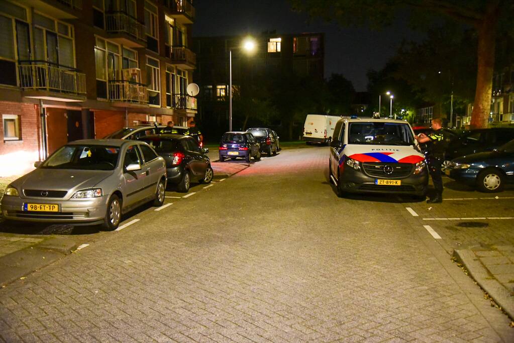 Man zwaargewond na schietpartij op straat