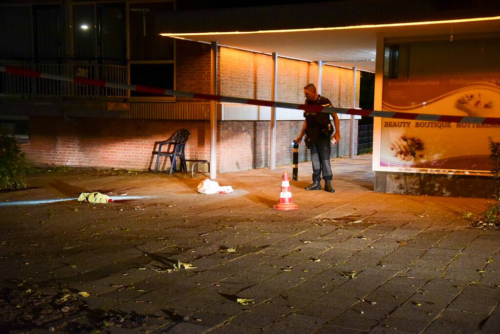 Man zwaargewond na schietpartij op straat