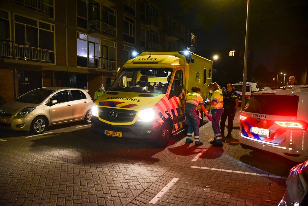 Man zwaargewond na schietpartij op straat
