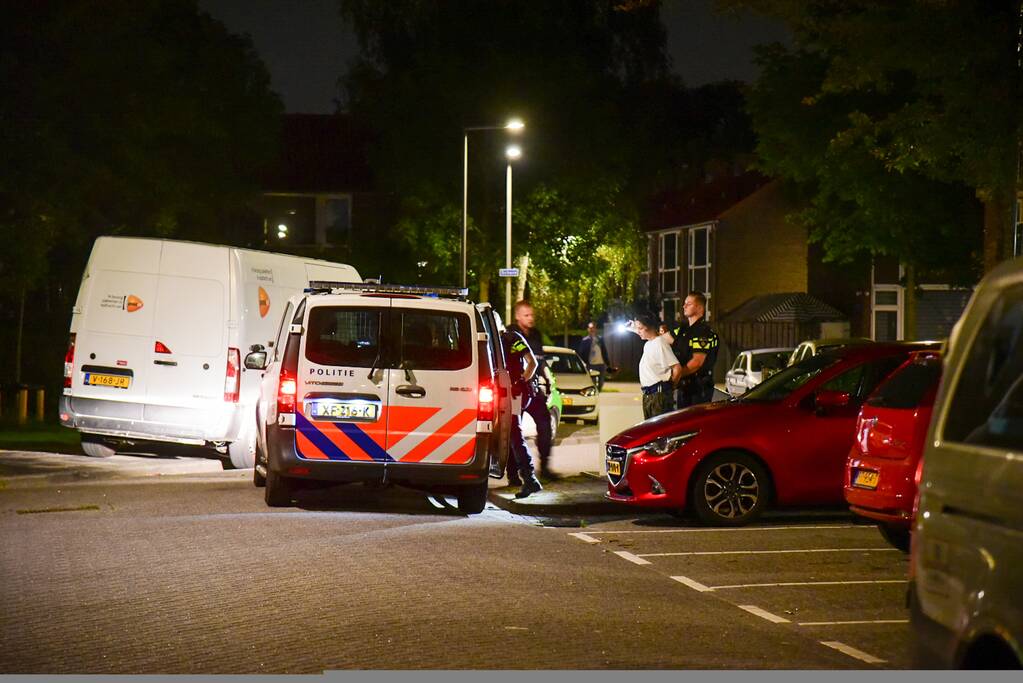 Man zwaargewond na schietpartij op straat