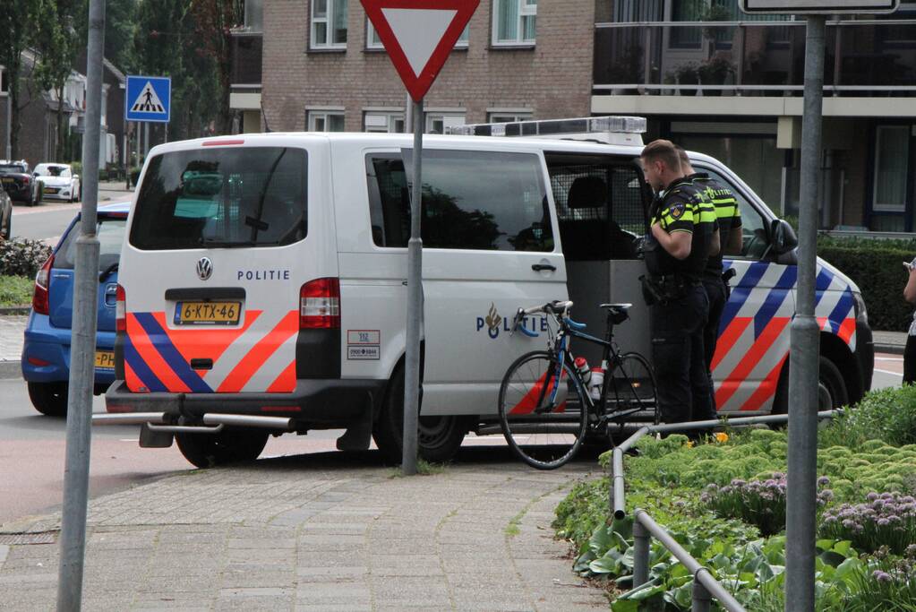 Wielrenner aangereden op rotonde