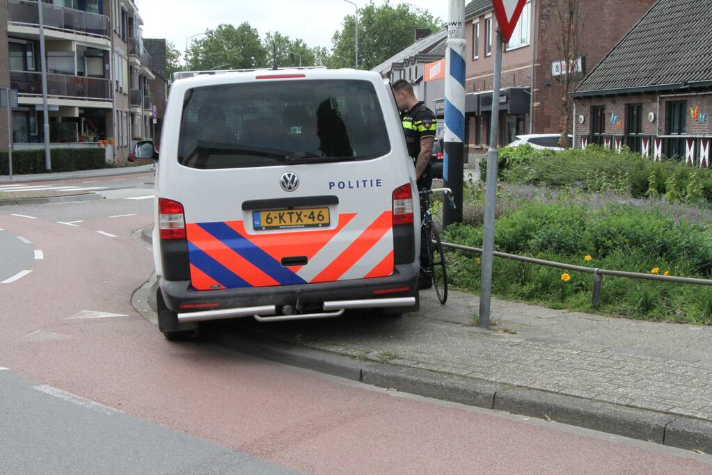 Wielrenner aangereden op rotonde