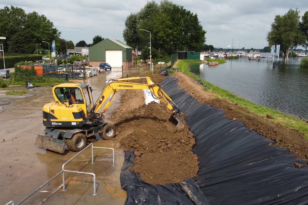 Zomerdijk recreatiegebied dreigt door te breken