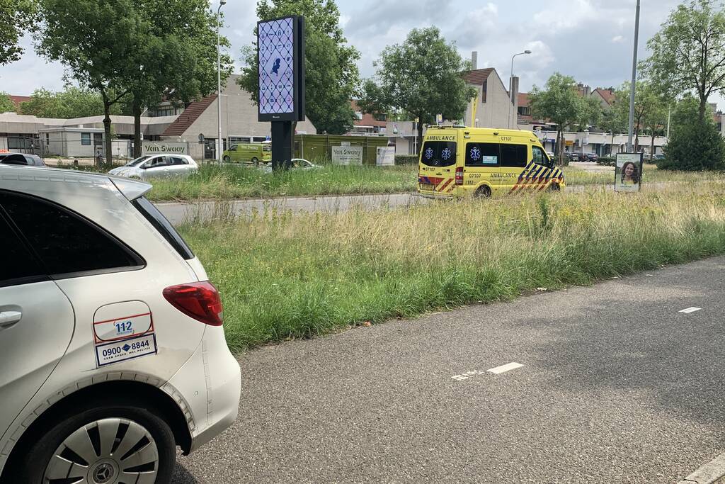 Scooterrijder gaat er vandoor na botsing met fietser