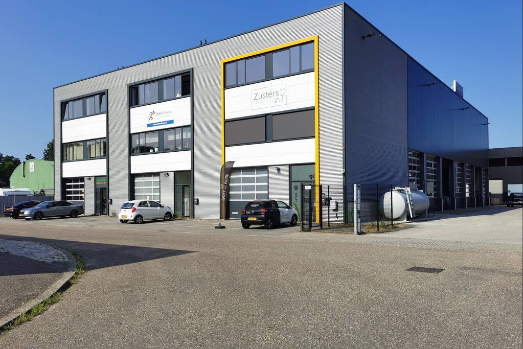 Politie en FIOD doen inval in bedrijfspand